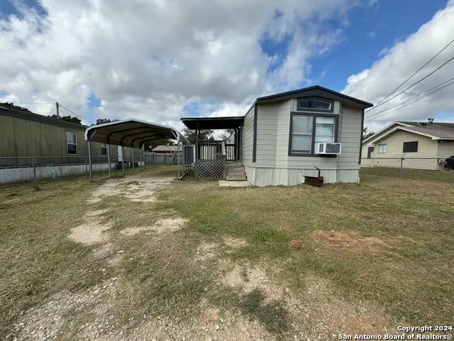 1217 Southway, Pleasanton, TX 78064 - Image #1