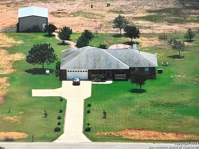 677 Deer Trail Dr, Jourdanton, TX 78026 - Image #3