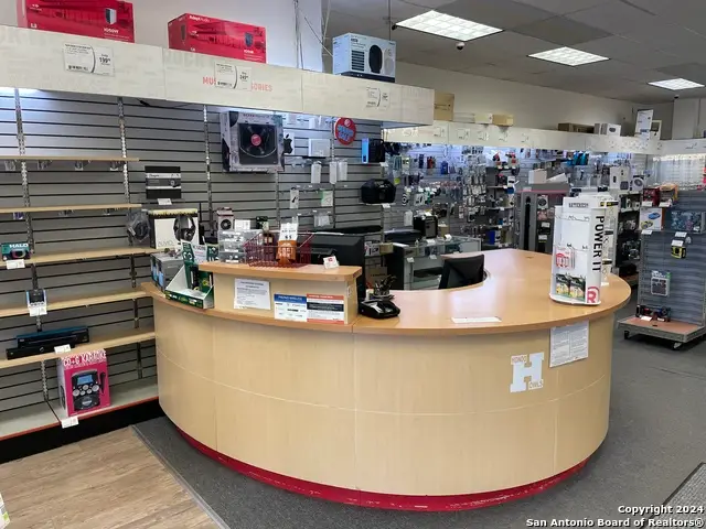 1110 18th Street, Hondo, TX 78861 - Image #3