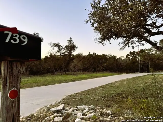 739 W Oak Estates Dr, San Antonio, TX 78260 - Image #2