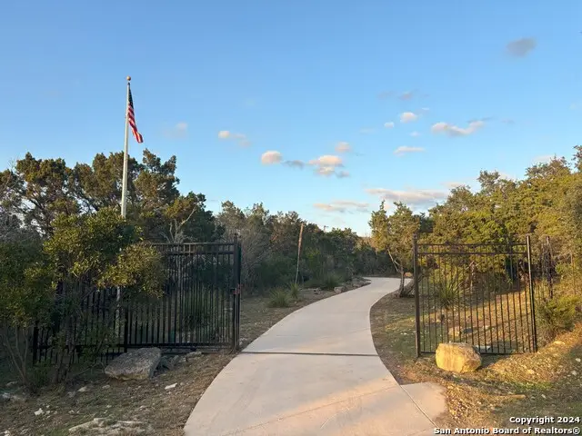 739 W Oak Estates Dr, San Antonio, TX 78260 - Image #3