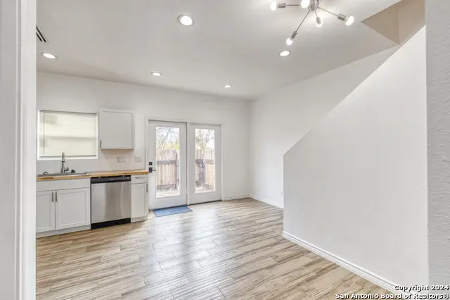 703 N 3rd St, Carrizo Springs, TX 78834 - Image #2