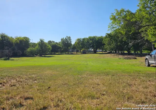 1593 11th St, Floresville, TX 78114 - Image #2