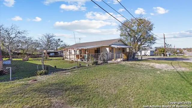 217 N Park Ave, Karnes City, TX 78118 - Image #2