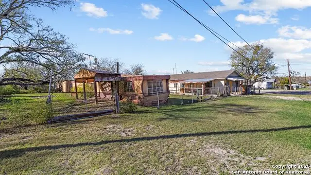 217 N Park Ave, Karnes City, TX 78118 - Image #3