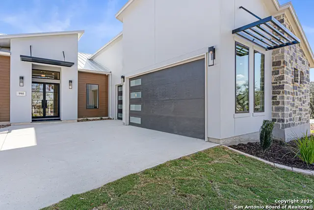 995 Belle Oaks Blvd, Bulverde, TX 78163 - Image #2
