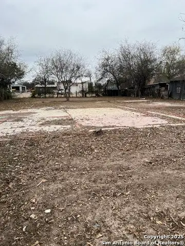 549 S Camp St, Uvalde, TX 78801 - Image #3