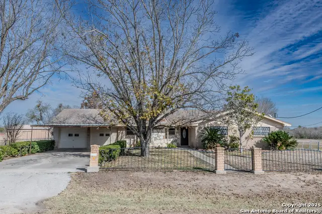 414 Highway 173 S, Devine, TX 78016 - Image #1