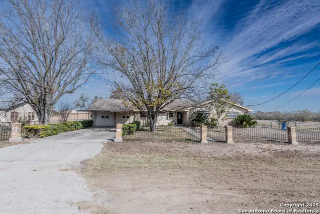 414 Highway 173 S, Devine, TX 78016 - Image #2