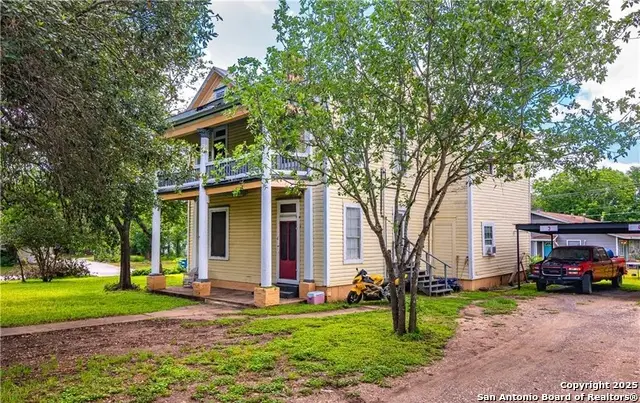 311 E Live Oak St, Seguin, TX 78155 - #2