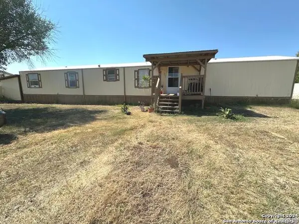 240 Lakeview, Pleasanton, TX 78064