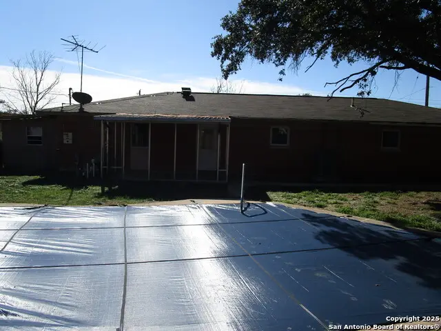 1212 W Goodwin St, Pleasanton, TX 78064 - Image #2