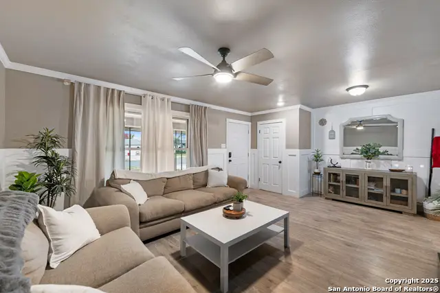 379 Pinewood Ln, San Antonio, TX 78216 - Image #1