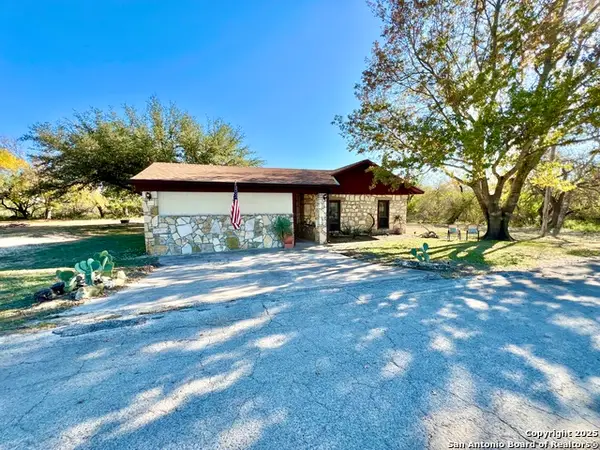 59 La Motte, Brackettville, TX 78832