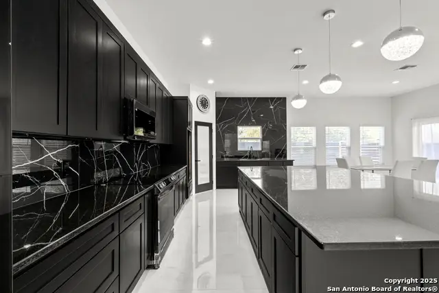 823 W Pyron Ave, San Antonio, TX 78221 - Image #2