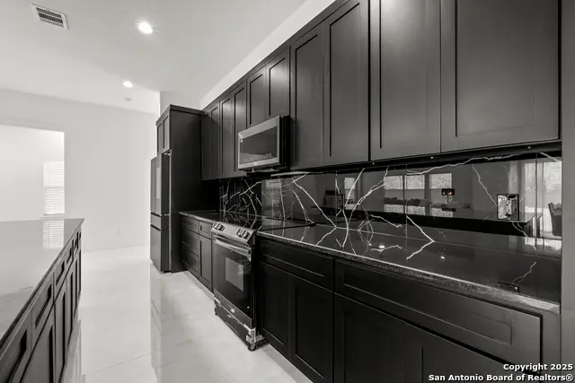 823 W Pyron Ave, San Antonio, TX 78221 - Image #3