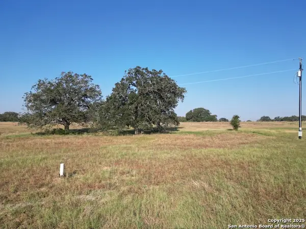 439 Arrow, Luling, TX 78648