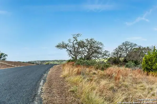 345 N Echo Falls, Comfort, TX 78013