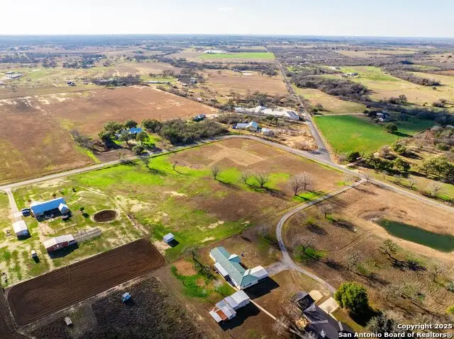 560 County Road 352, Saint Hedwig, TX 78152 - Image #3