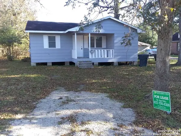 5430 Gulf Ave, Groves, TX 77619