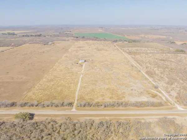 6915 Fm 2200, Yancey, TX 78886