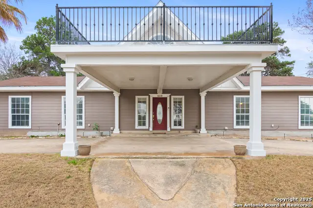 229 W Malone Dr, Devine, TX 78016 - Image #2