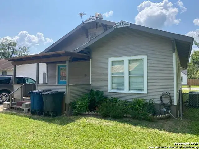 357 E Faust St, New Braunfels, TX 78130 - Image #2