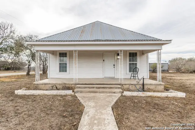 219 S Pickford, Sabinal, TX 78881 - Image #2