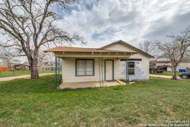 914 Trail, Floresville, TX 78114 - Image #2