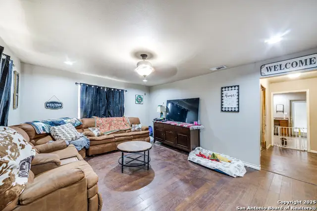 914 Trail, Floresville, TX 78114 - Image #3