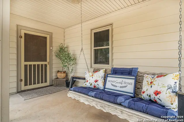 611 Austin St, Sabinal, TX 78881 - Image #3