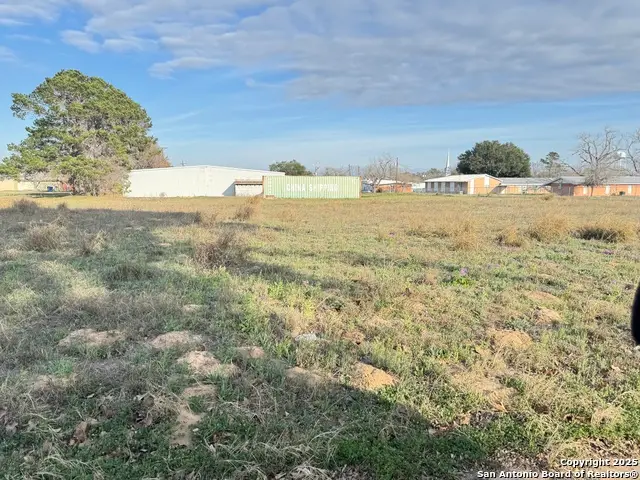 000 School St., Pleasanton, TX 78064 - Image #2