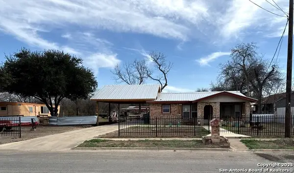 713 Boone St, Uvalde, TX 78801