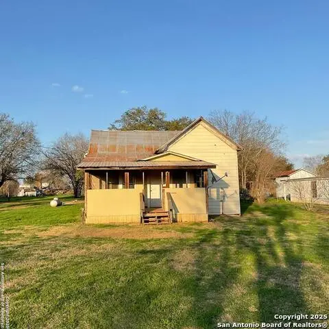 108 4th St, Sutherland Springs, TX 78161