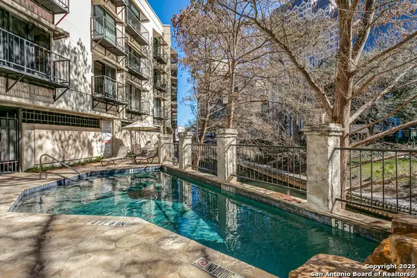 1022 Navarro #306, San Antonio, TX 78205