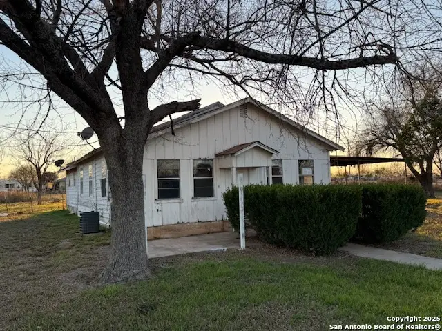 1520 County Road 2005, Pearsall, TX 78061 - Image #2