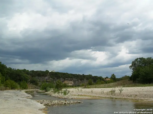 239 Comanche Path, Bandera, TX 78003