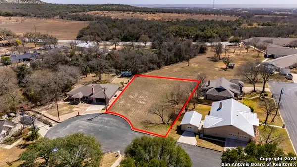 2009 Woodway Ct., Fredericksburg, TX 78624