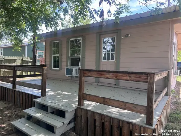 104 S 2nd St, Stockdale, TX 78160