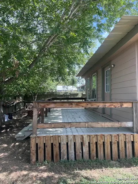 104 S 2nd St, Stockdale, TX 78160 - Image #3