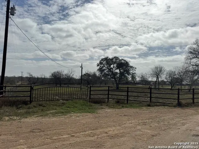 115 County Road 779, Devine, TX 78016 - Image #3