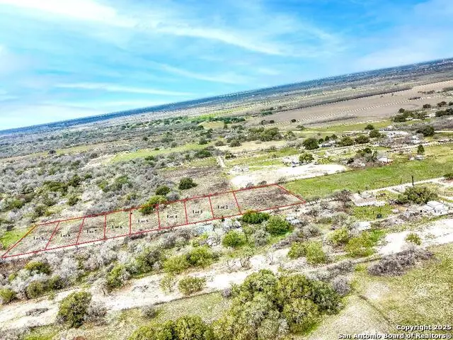 450 County Road 124, Floresville, TX 78114 - Image #1