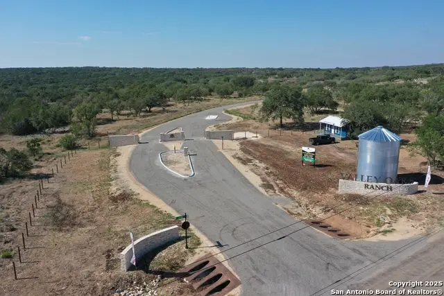 721 Crescent, Hondo, TX 78861 - Image #2