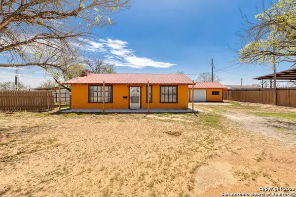 13934 N I-35, Moore, TX 78057