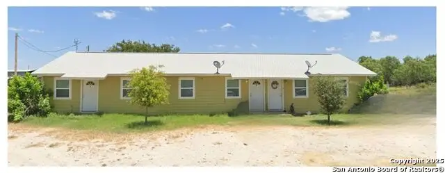 530 N Estes, La Pryor, TX 78872 - Image #1