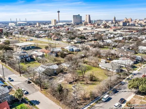 931 N Olive, San Antonio, TX 78202