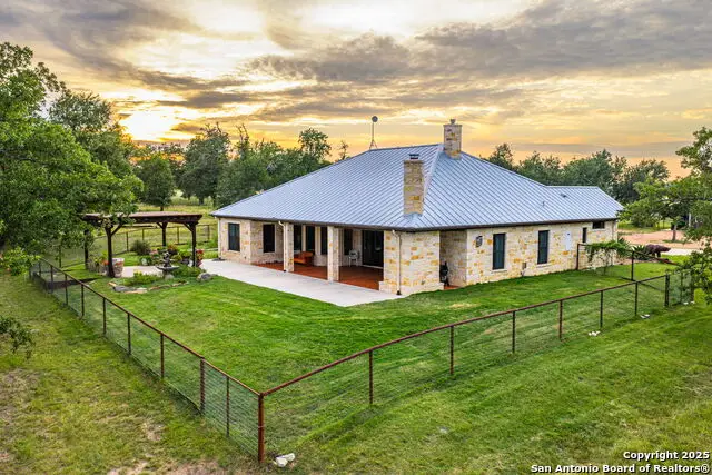 1554 Vintage Oaks Dr, Fredericksburg, TX 78624 - Image #2