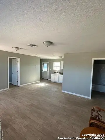 539 N Miller, La Pryor, TX 78872 - Image #3