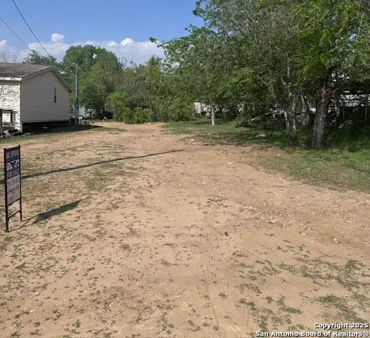 516 Bartlett, Natalia, TX 78059 - #1