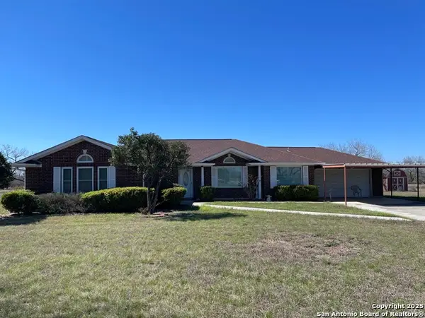 740 Country Trl, Pleasanton, TX 78064